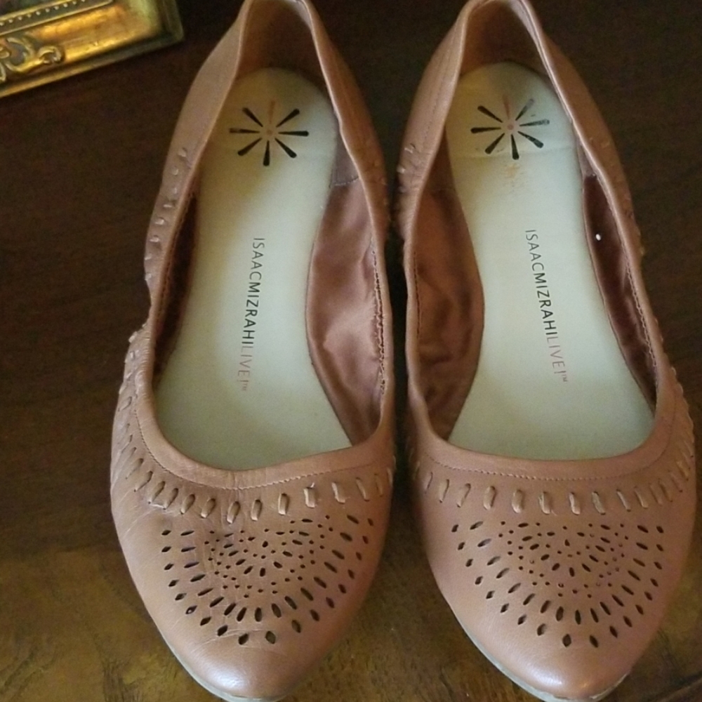 Isaac Mizrahi ran flats